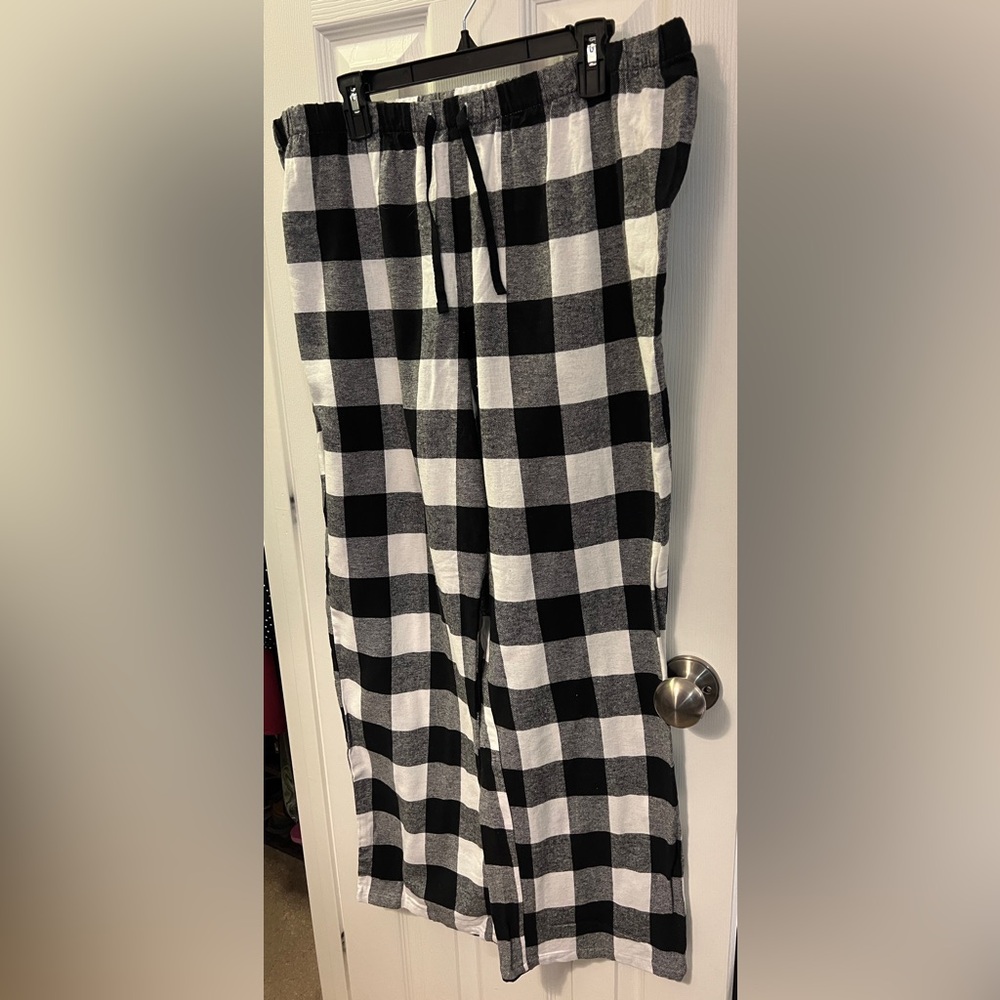 Sonoma Black and White Plaid Pajama Pants